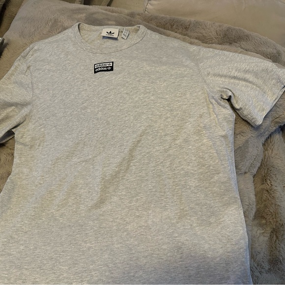 Nwot ADIDAS GREY SHORT SLEEVE CREW NECK COTTON T - Picture 4 of 4